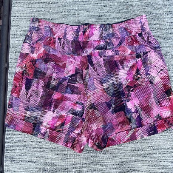 Lululemon Size 8 Women Spring Break Away Shorts Pink Print Sun Dazed 3.5" Inseam - Picture 2 of 7